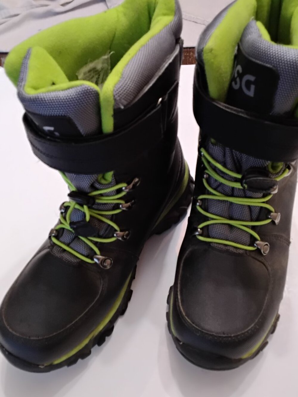 DSG Kids Menace 100g Winter Snow Boots Black Volt Lime Green Size 6